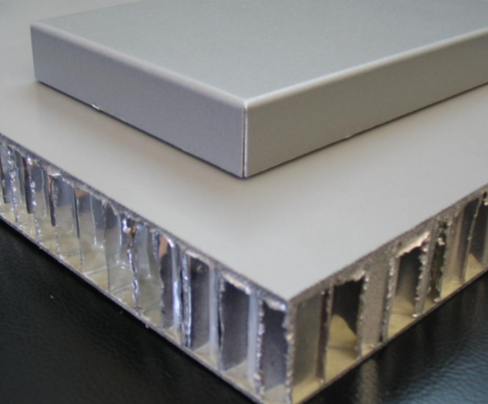 Comhlacht Truck WholeChainTech: Honeycomb vs PET Core Ábhar