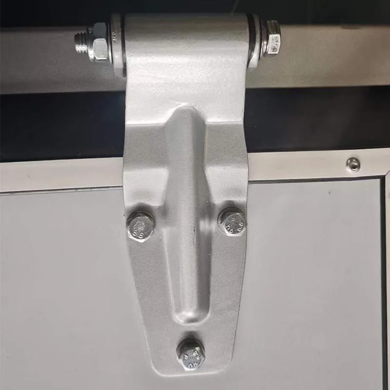 Hinge Doras le haghaidh Trucail